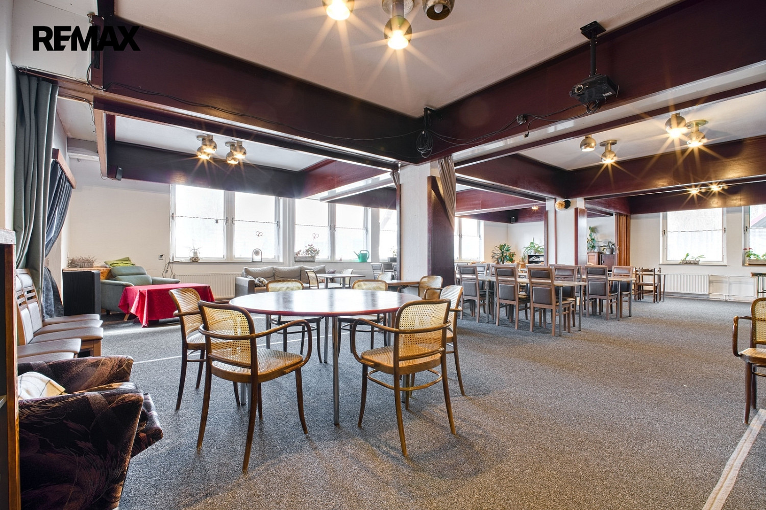 Prodej ubytovacího objektu 1 000 m² – pohled 2