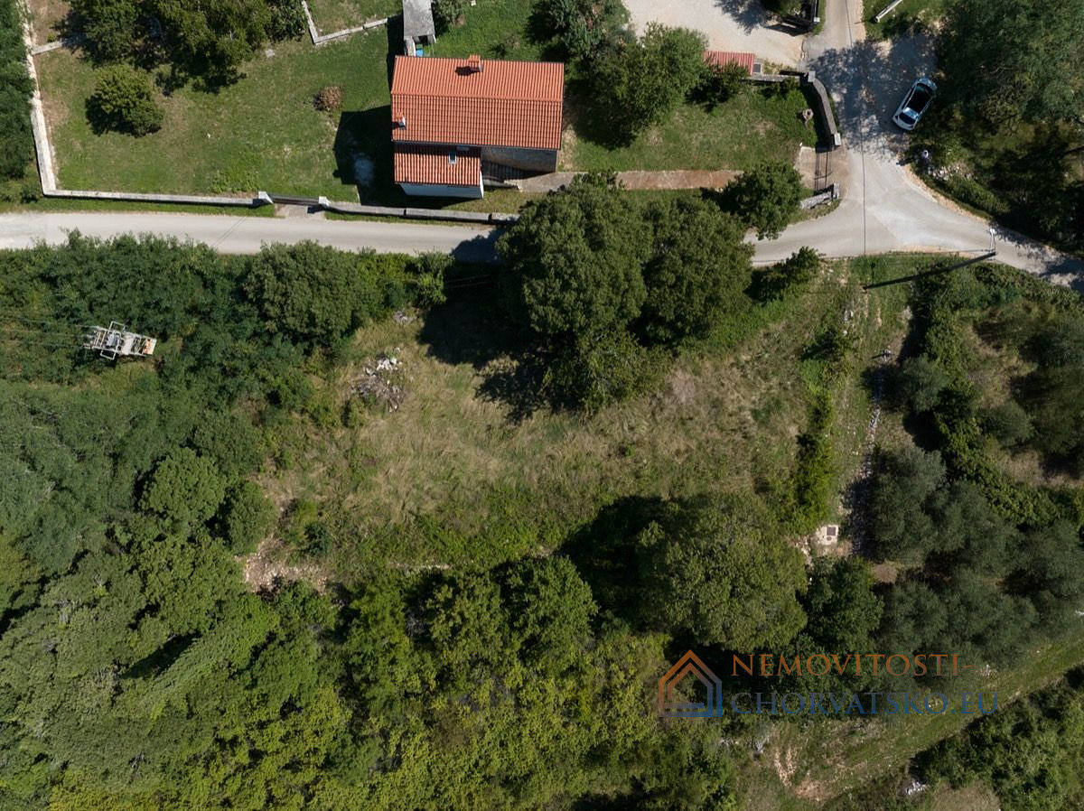 Prodej stavebního pozemku 988 m² – pohled 5