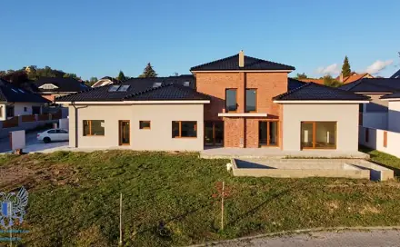 Prodej domu 400 m² s pozemkem 817 m², Mělník