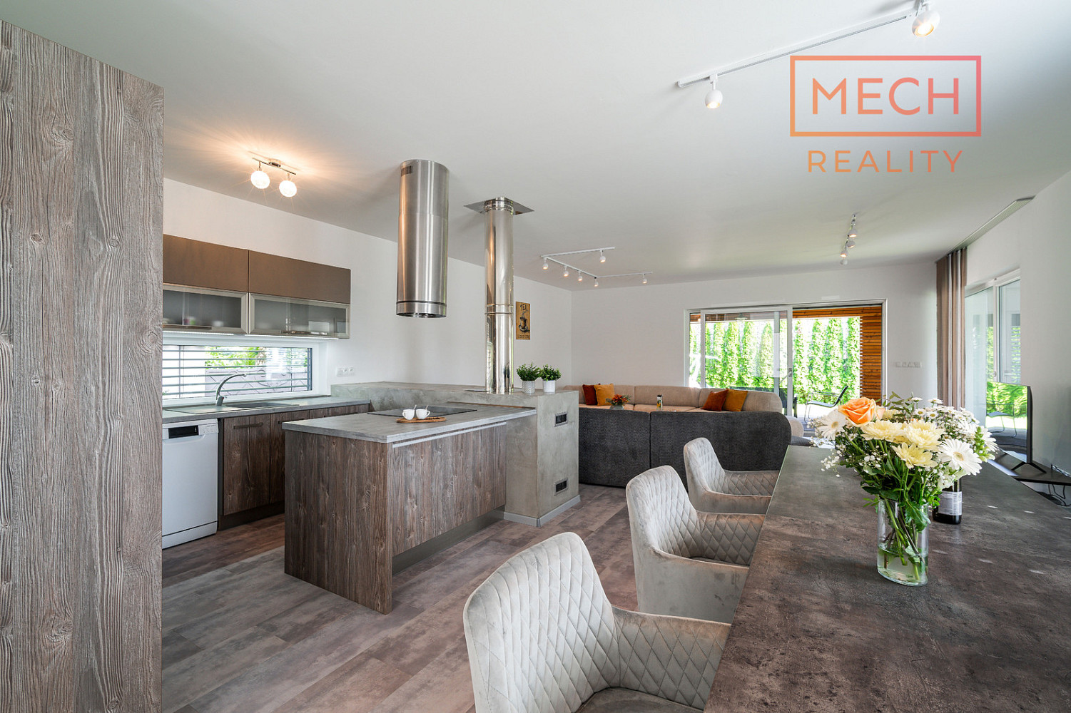 Prodej domu 221 m² s pozemkem 614 m² – fotografie 2