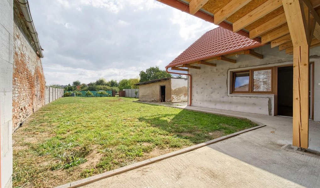 Prodej domu 162 m² s pozemkem 605 m², Hevlín – náhled fotky 31