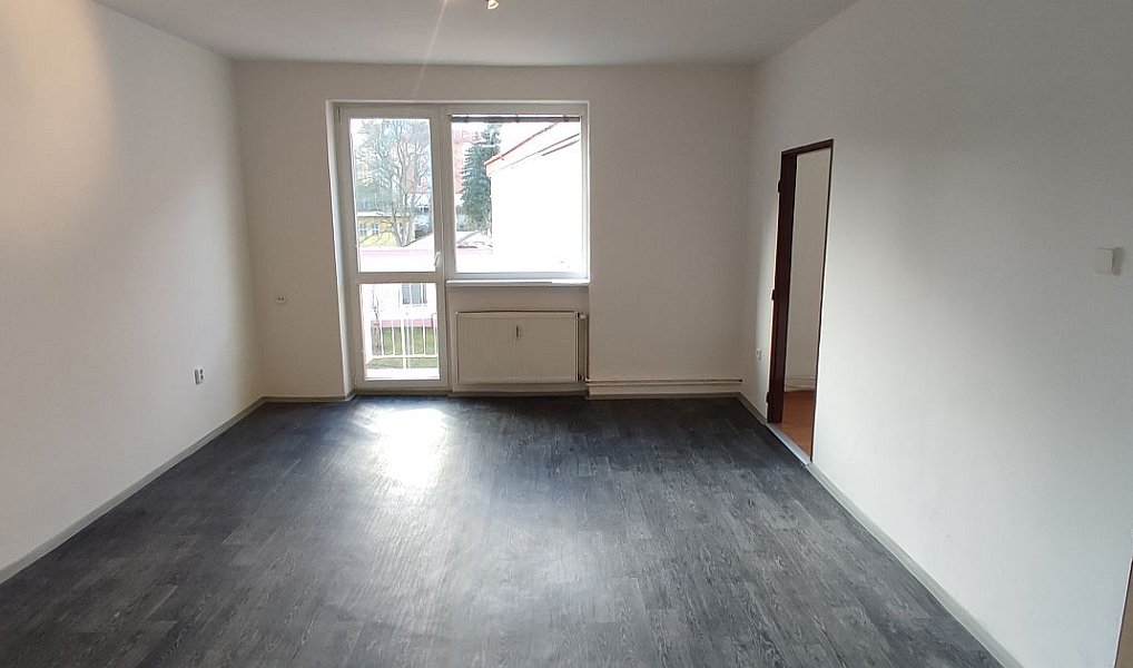 Pronájem bytu 2+1 56 m², Cheb – náhled fotky 2