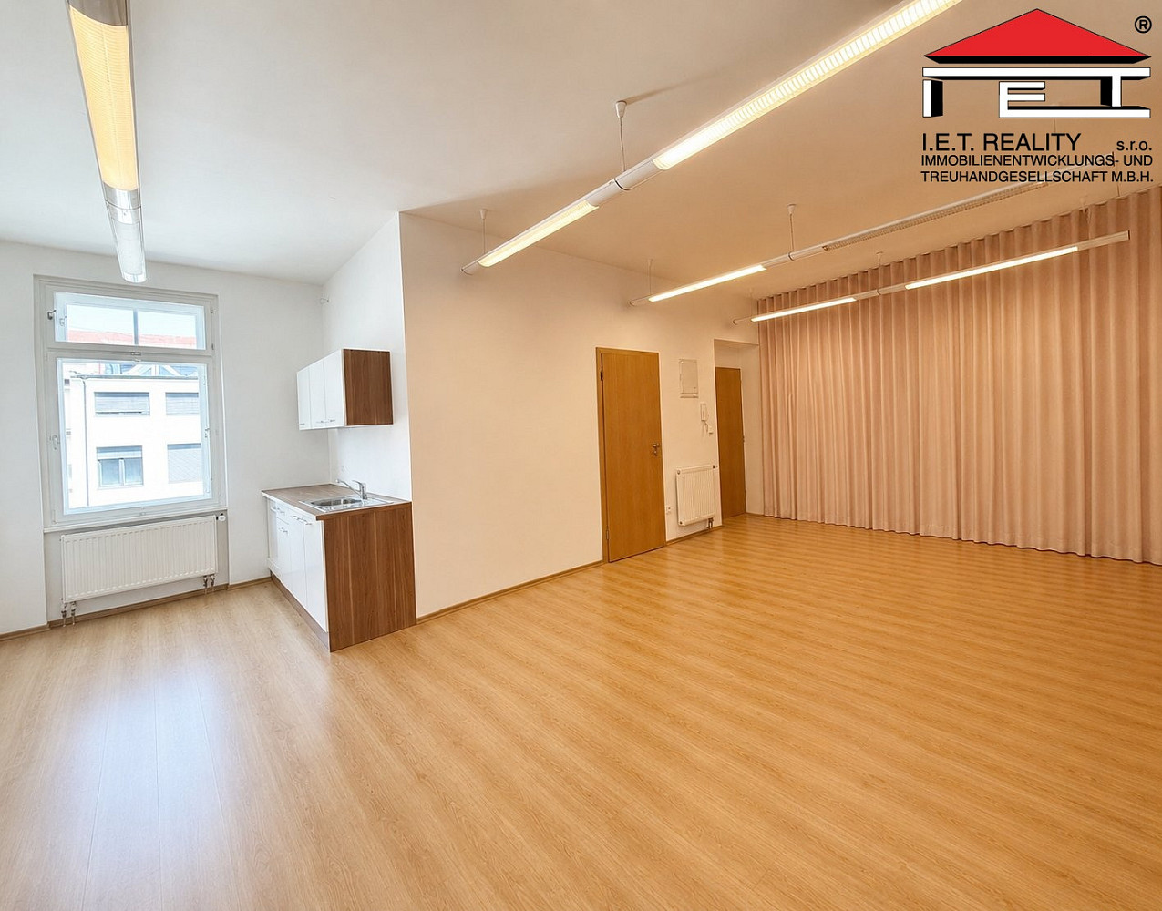 Pronájem kanceláře 87 m² — photo 2