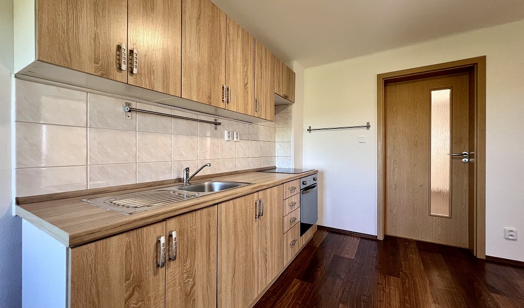 Pronájem bytu 3+1 73 m², Všetaty – náhled fotky 4