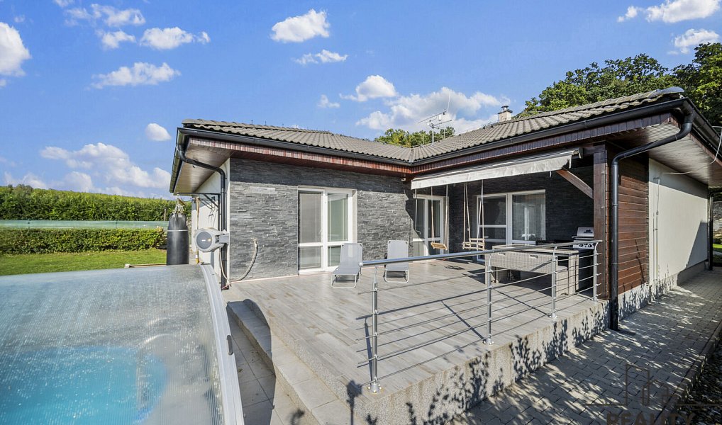 Prodej domu 200 m² s pozemkem 1 061 m², Choltice – náhled fotky 6