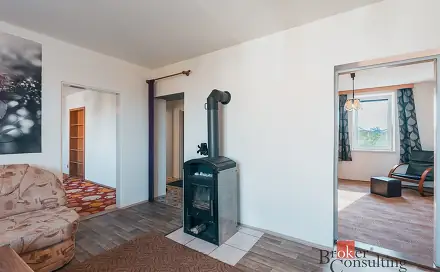 Prodej bytu 3+1 75 m², Líšťanská, Město Touškov, okres Plzeň-sever