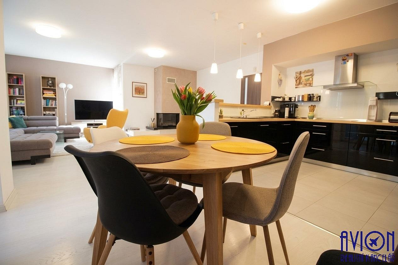 Pronájem domu 142 m² s pozemkem 347 m² – fotografie 2