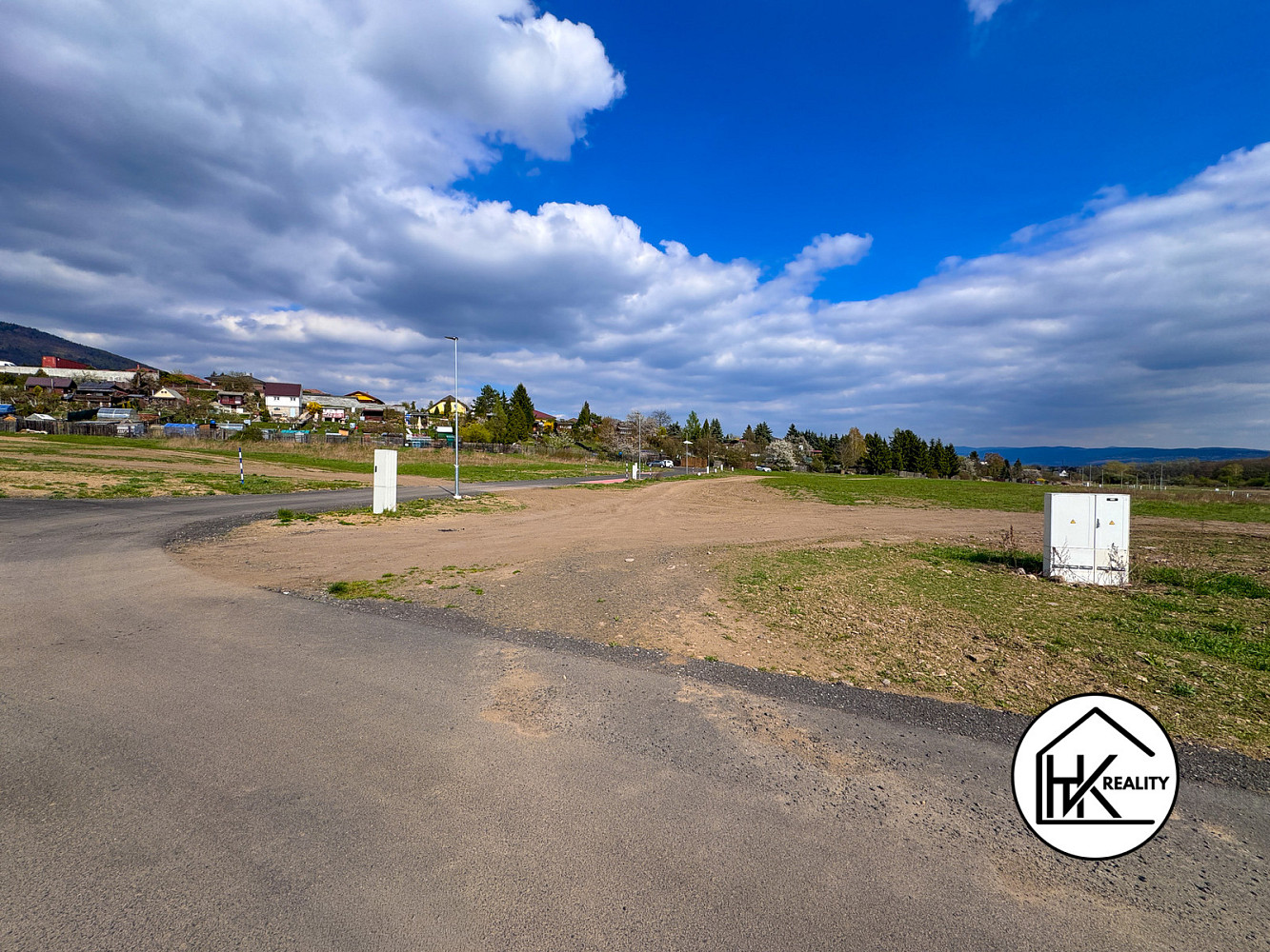 Prodej stavebního pozemku 843 m² – pohled 2