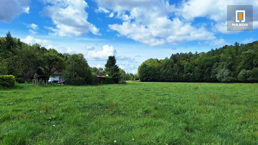 Prodej stavebního pozemku 1 633 m² – fotografie 2