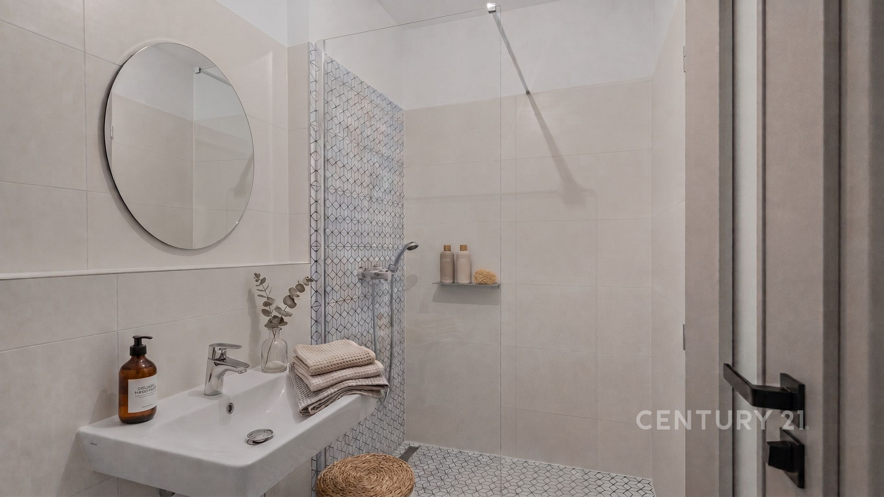 Pronájem bytu 1+kk 29 m² – fotografie 4