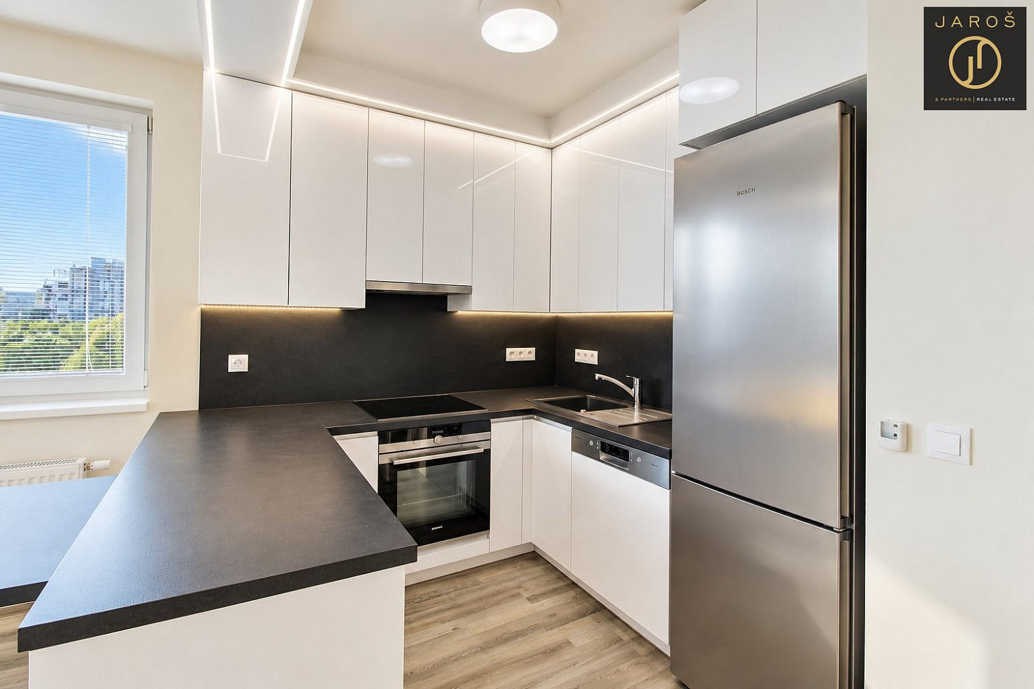 Pronájem bytu 3+kk 71 m² – fotografie 2