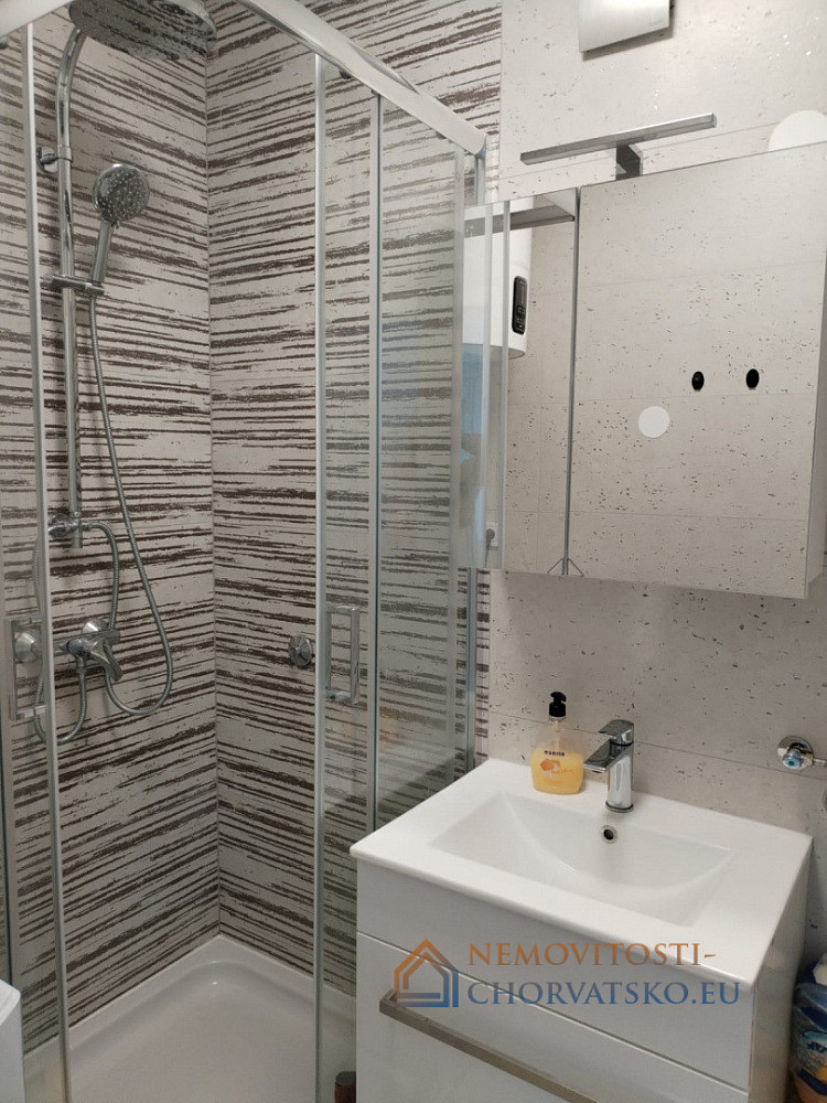 Prodej bytu 6+kk 41 m² – pohled 5
