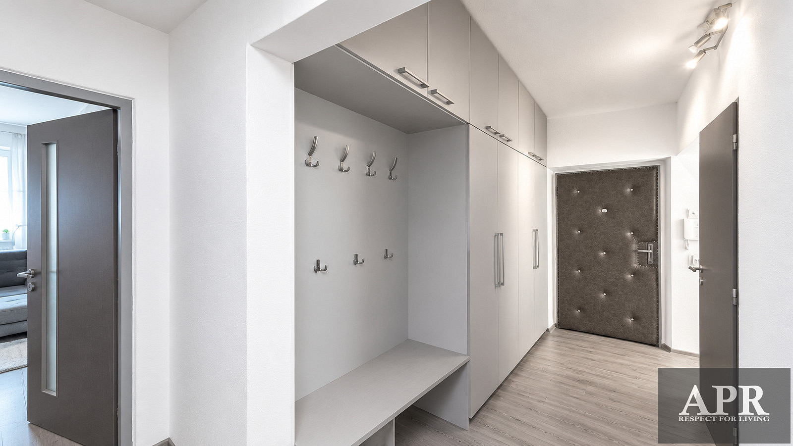 Pronájem bytu 2+1 58 m² – fotografie 4