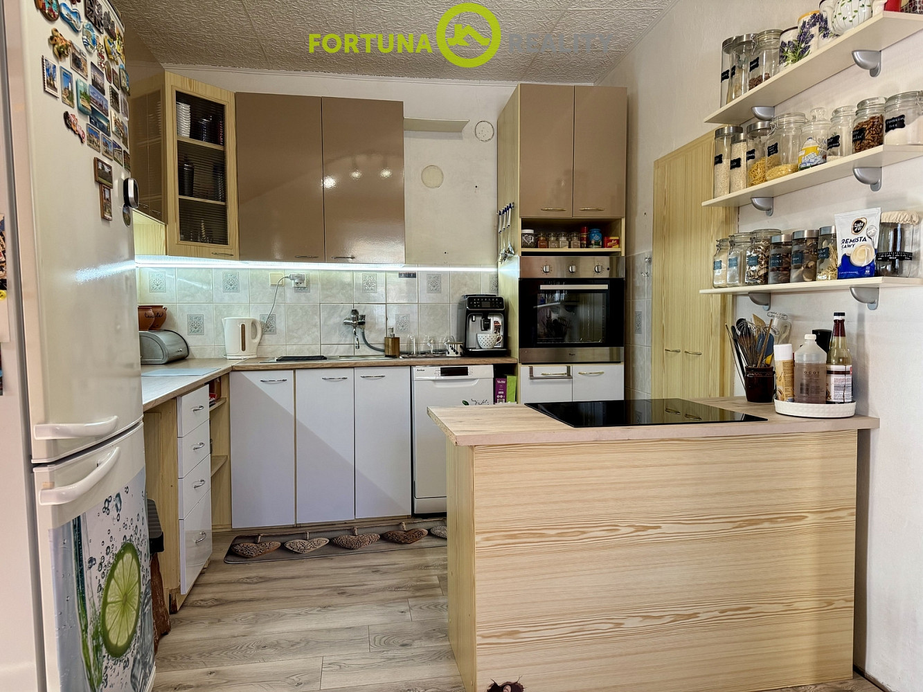 Prodej domu 206 m² s pozemkem 692 m² – fotografie 3
