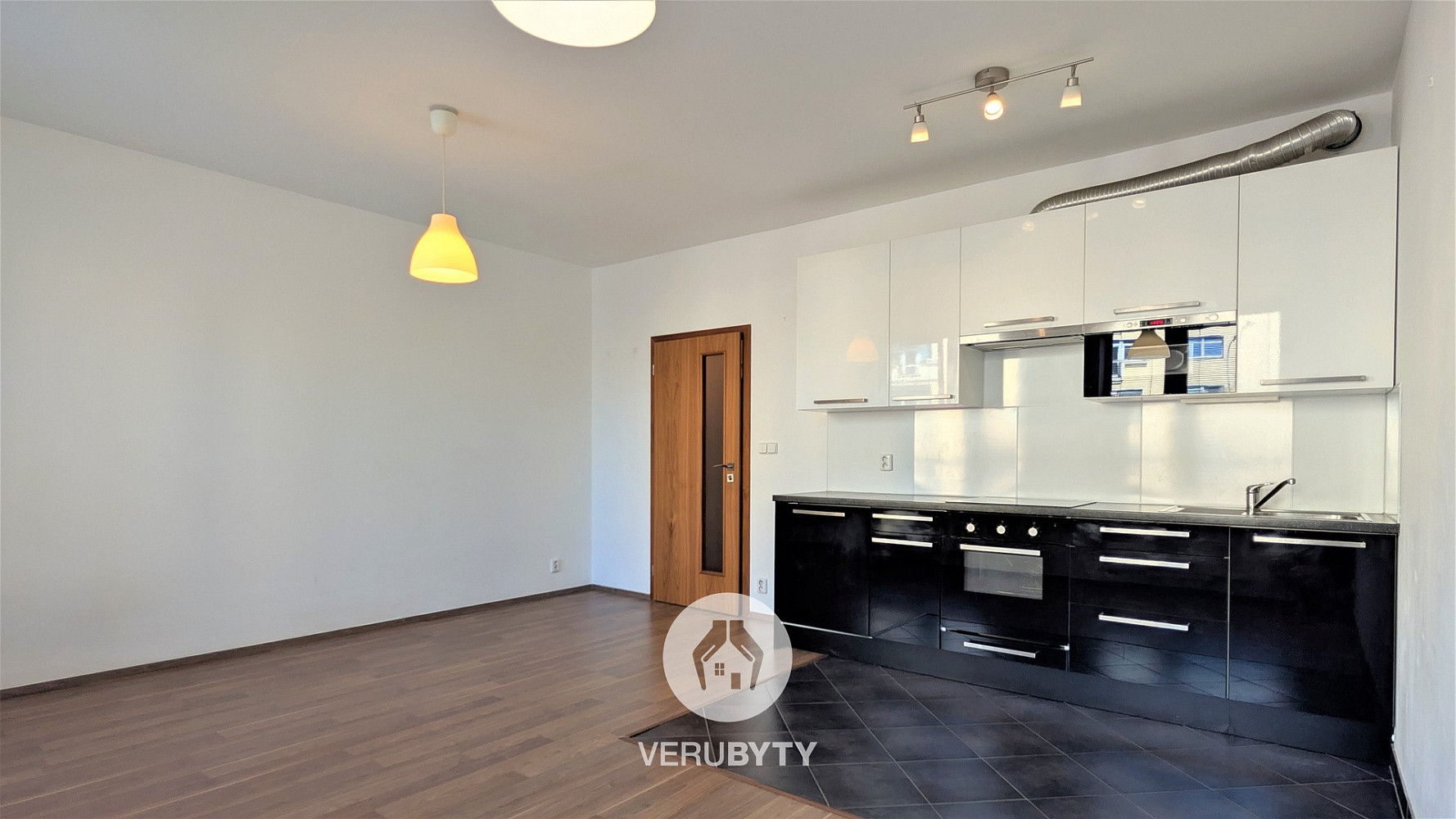 Pronájem bytu 1+kk 34 m² – fotografie 2