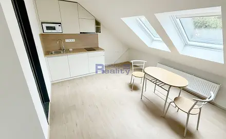 Pronájem bytu 1+kk 26 m², Sakařova, Pardubice - Bílé Předměstí