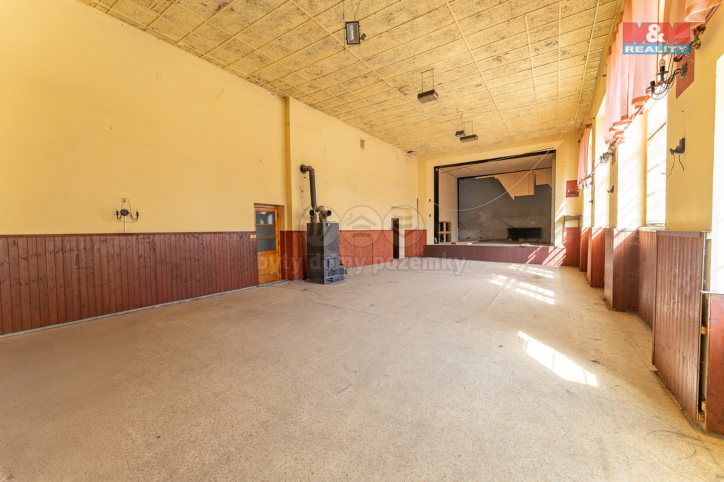 Prodej nájemního domu, činžáku 1 120 m² — photo 2