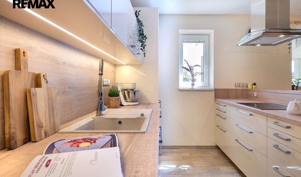 Prodej domu 239 m² s pozemkem 1 199 m², Květnice – náhled fotky 5