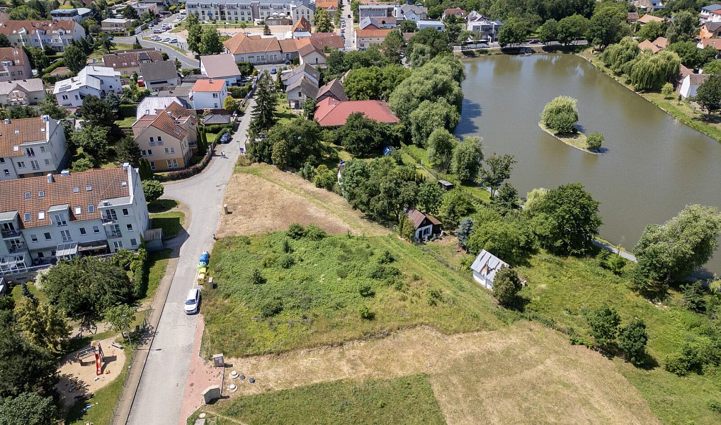 Prodej stavebního pozemku 695 m², Praha – náhled fotky 2
