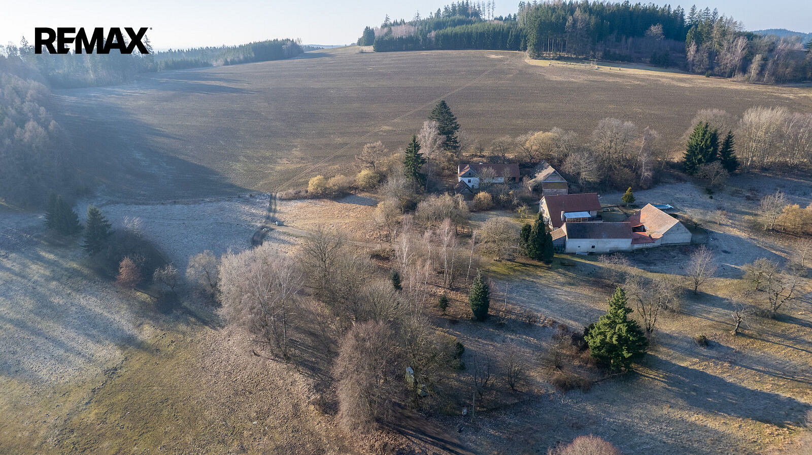 Prodej stavebního pozemku 2 465 m²