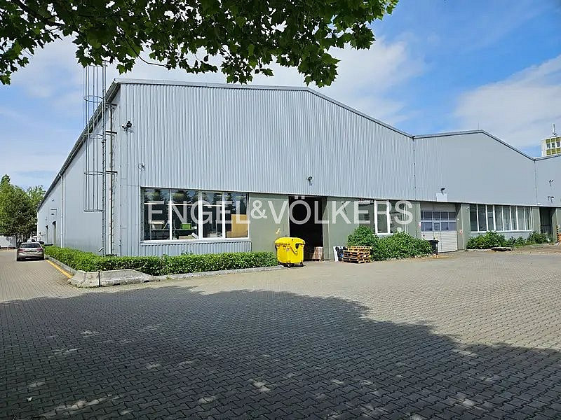 Pronájem skladovacích prostor 1 463 m²