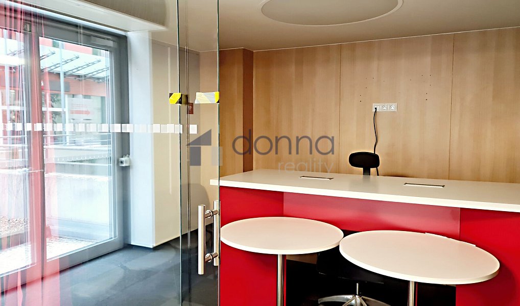 Pronájem obchodních prostor 194 m², Praha – náhled fotky 2