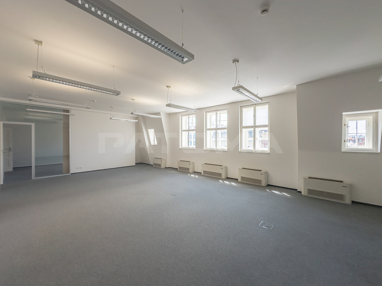 Pronájem kanceláře 238 m² – fotografie 5