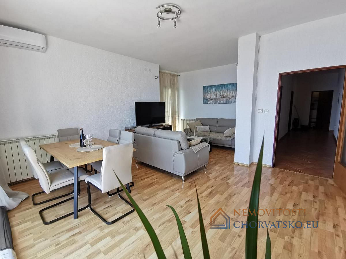 Prodej domu 340 m² s pozemkem 1 000 m² - Więcej
