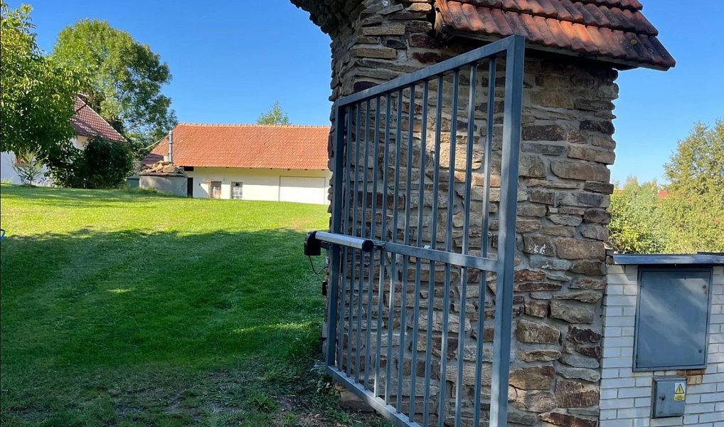 Prodej domu 184 m² s pozemkem 1 210 m², Barchovice – náhled fotky 2