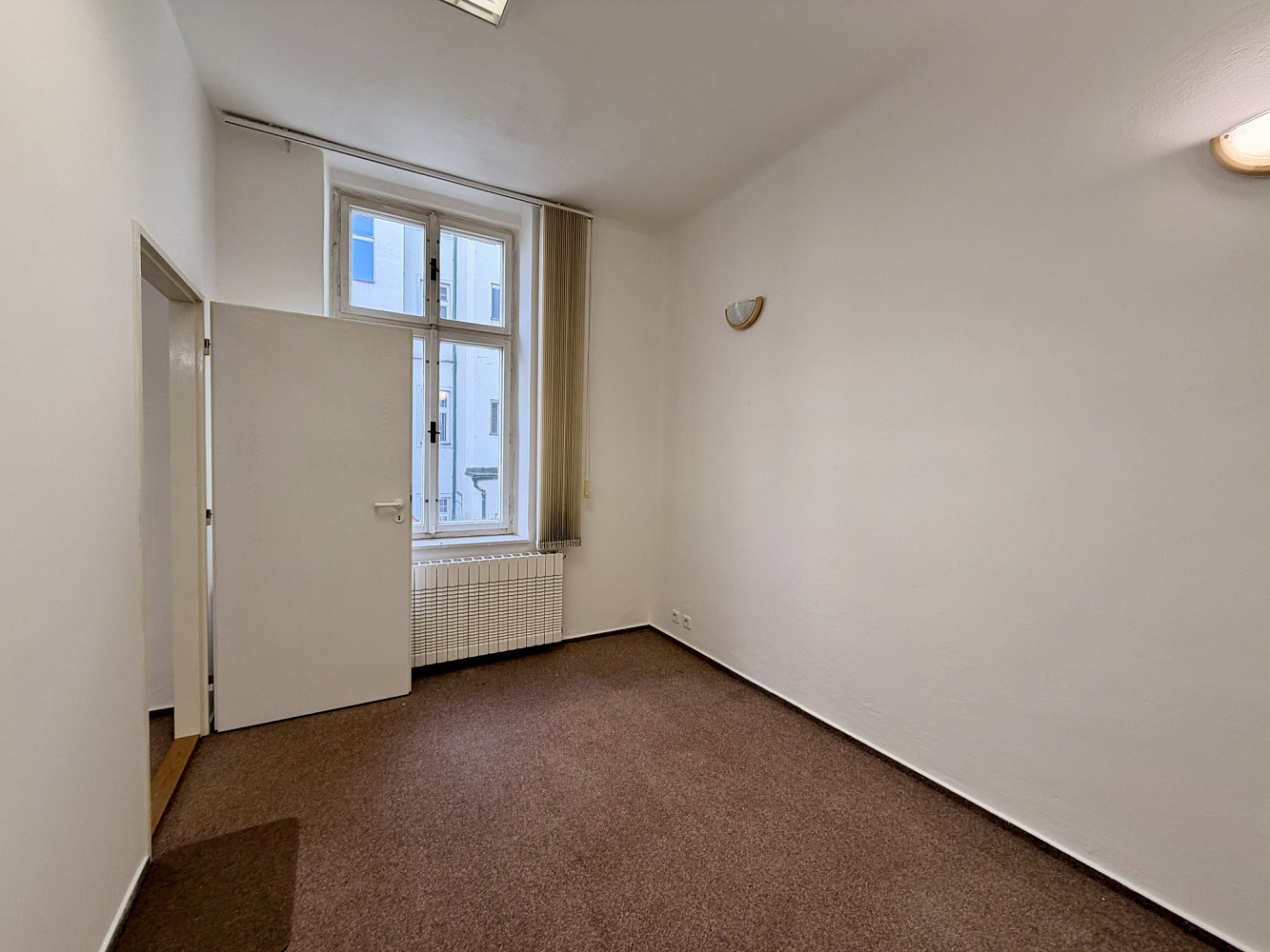 Pronájem kanceláře 112 m² – fotografie 5