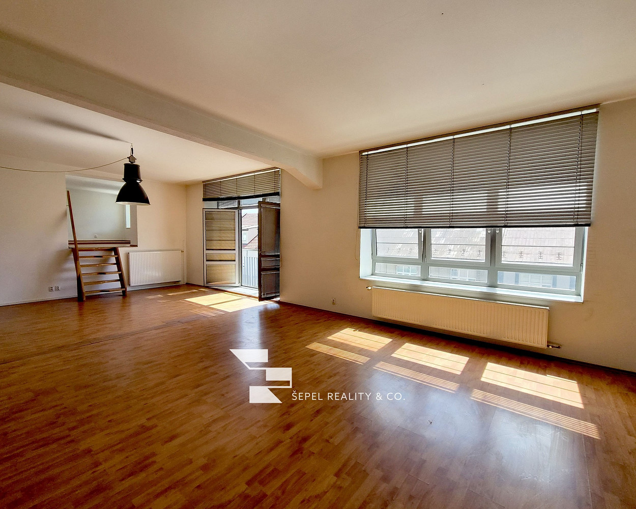Pronájem bytu 2+kk 107 m² — photo 2