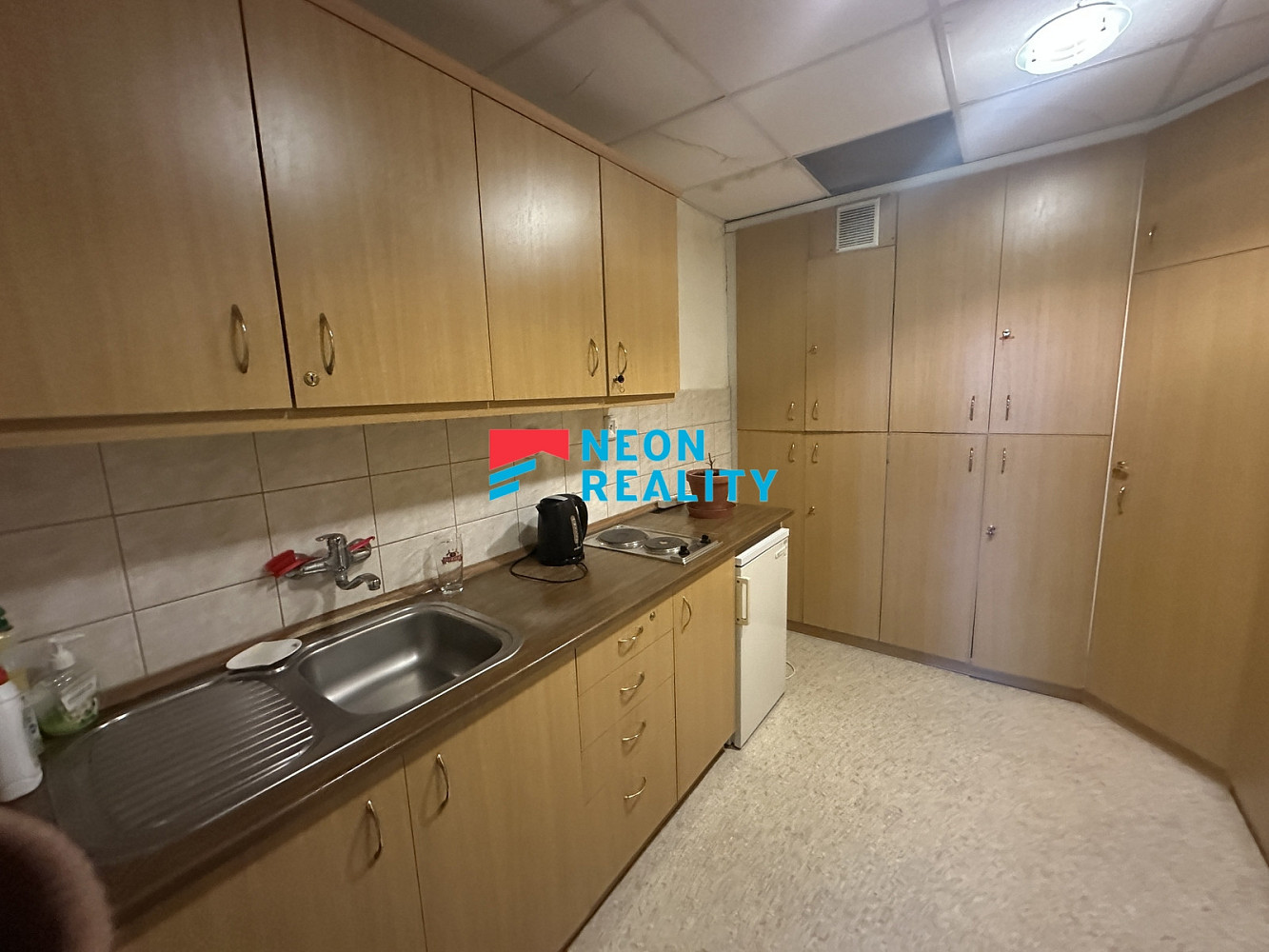 Pronájem kanceláře 250 m² — photo 3