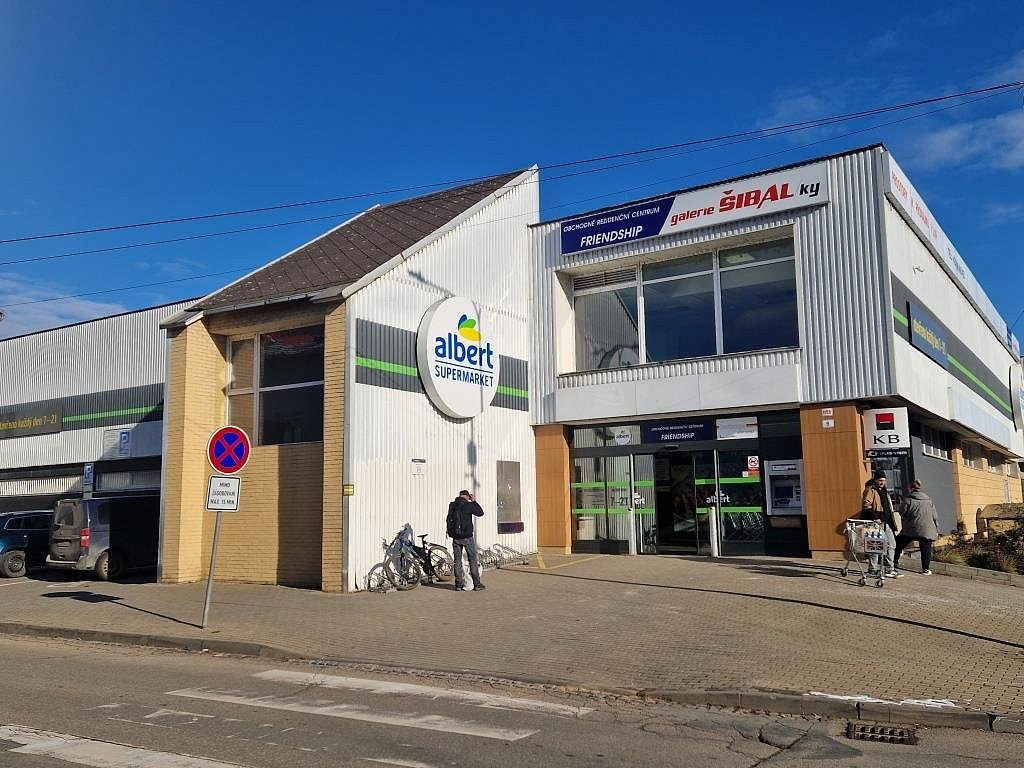 Pronájem obchodních prostor 178 m²