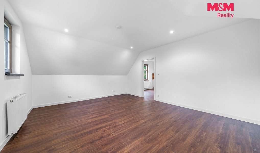 Prodej domu 486 m² s pozemkem 1 076 m², Dalovice – náhled fotky 24