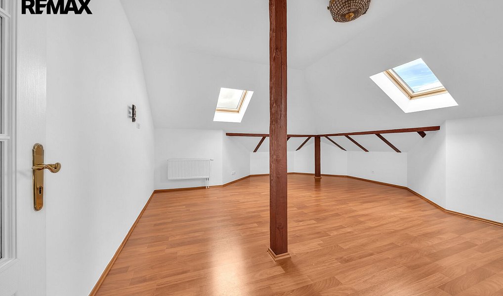 Prodej domu 285 m² s pozemkem 968 m², Šestajovice – náhled fotky 27