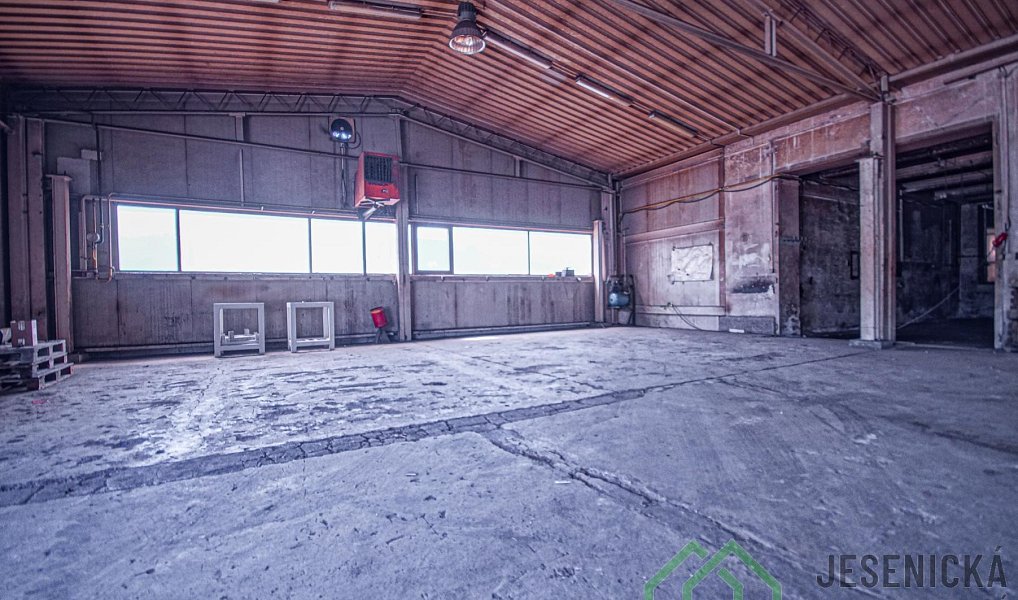 Prodej výrobních prostor 3 580 m², Javorník – náhled fotky 2