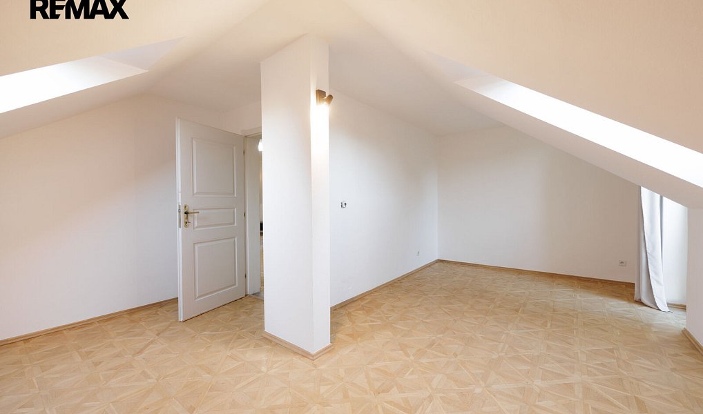 Prodej domu 520 m² s pozemkem 764 m², Roztoky – náhled fotky 23