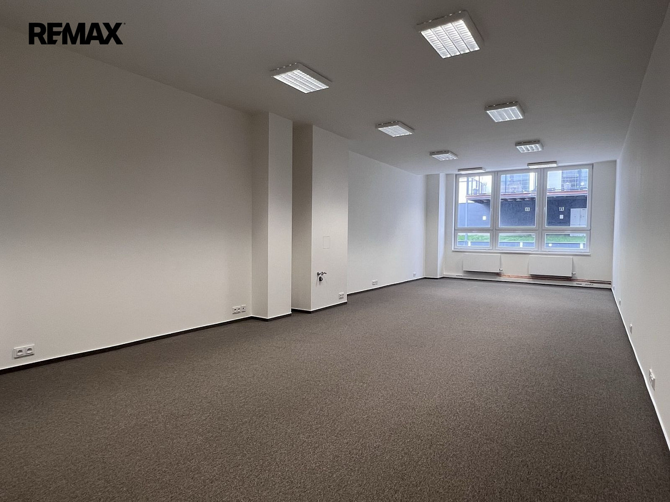 Pronájem kanceláře 58 m² – fotografie 3
