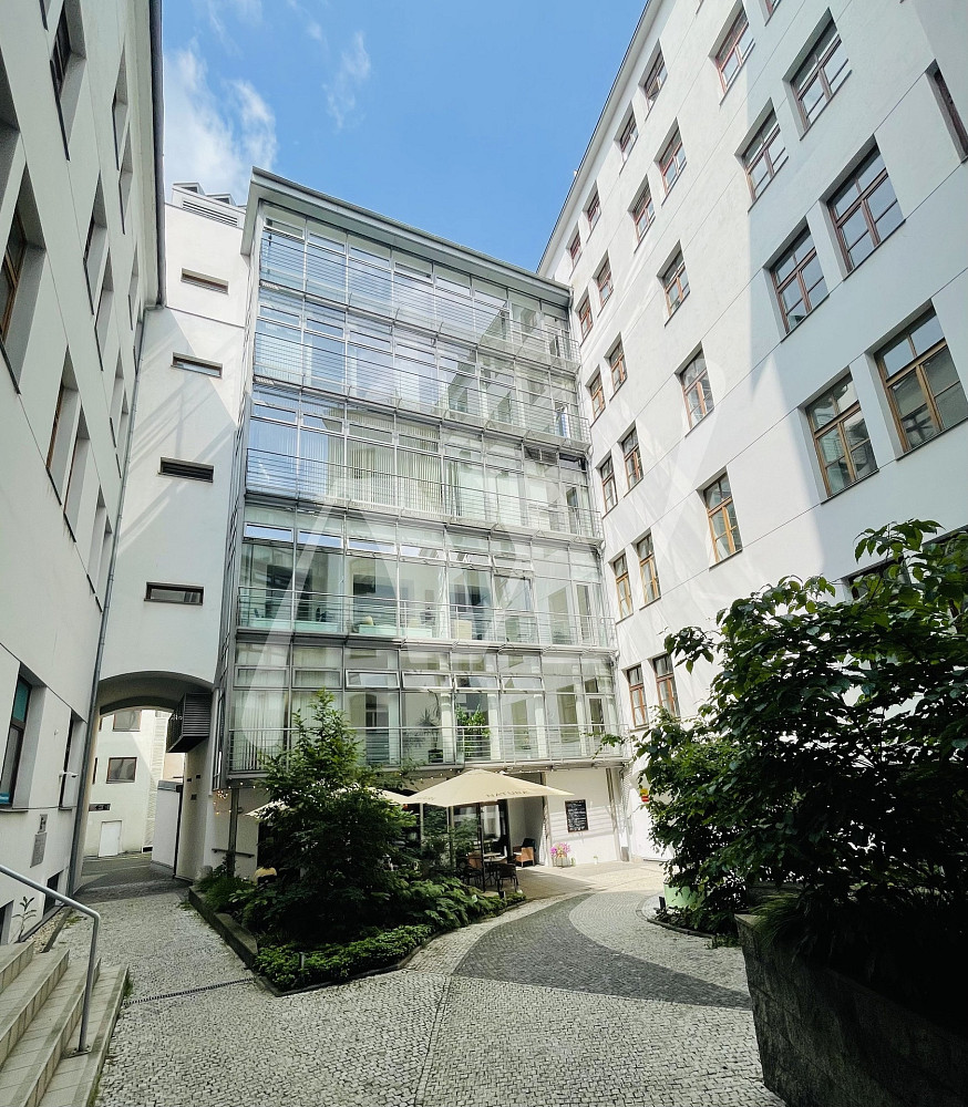 Pronájem kanceláře 142 m² — photo 2