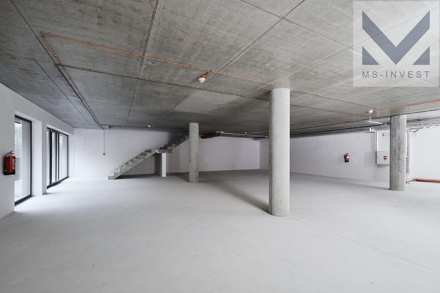 Prodej obchodních prostor 216 m² — photo 2