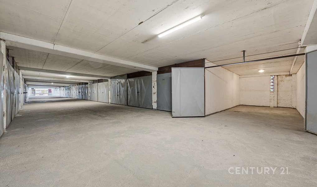 Prodej prostorné garáže, 18 m2, Manželů Dostálových, Praha - Kyje, Praha – náhled fotky 5
