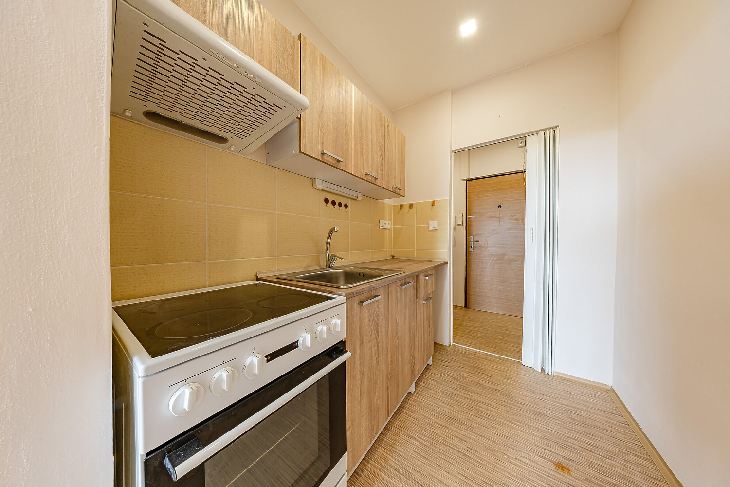 Pronájem bytu 1+kk 28 m² – fotografie 5