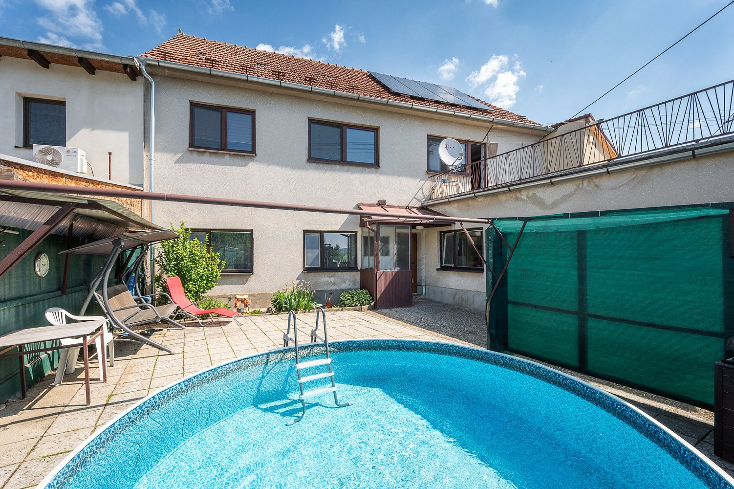 Prodej domu 194 m² s pozemkem 263 m²