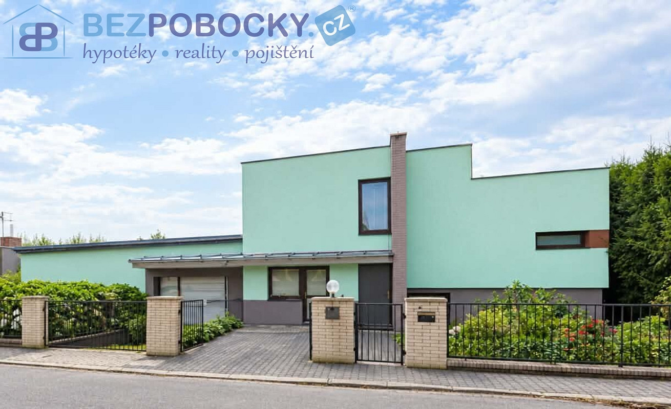 Prodej domu 243 m² s pozemkem 2 575 m²