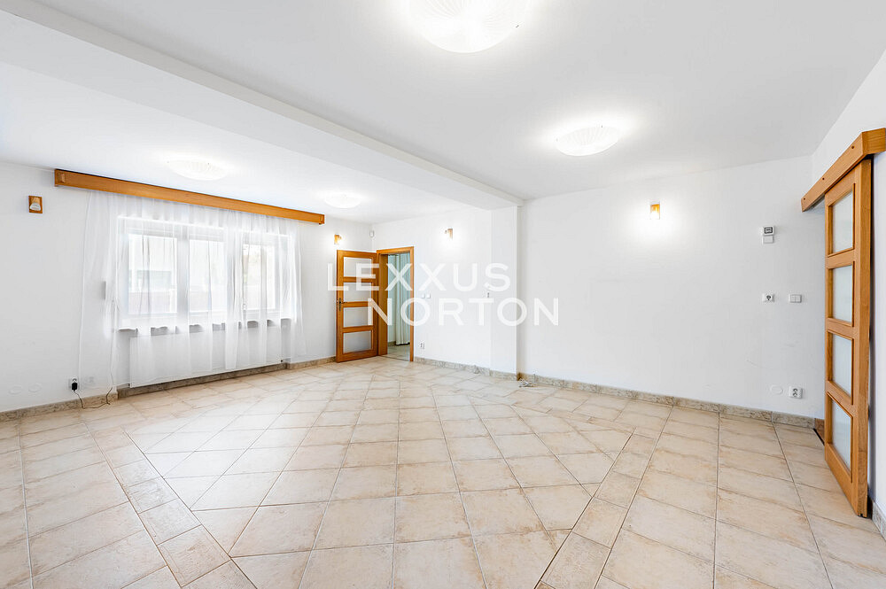 Pronájem domu 230 m² s pozemkem 859 m² — photo 4