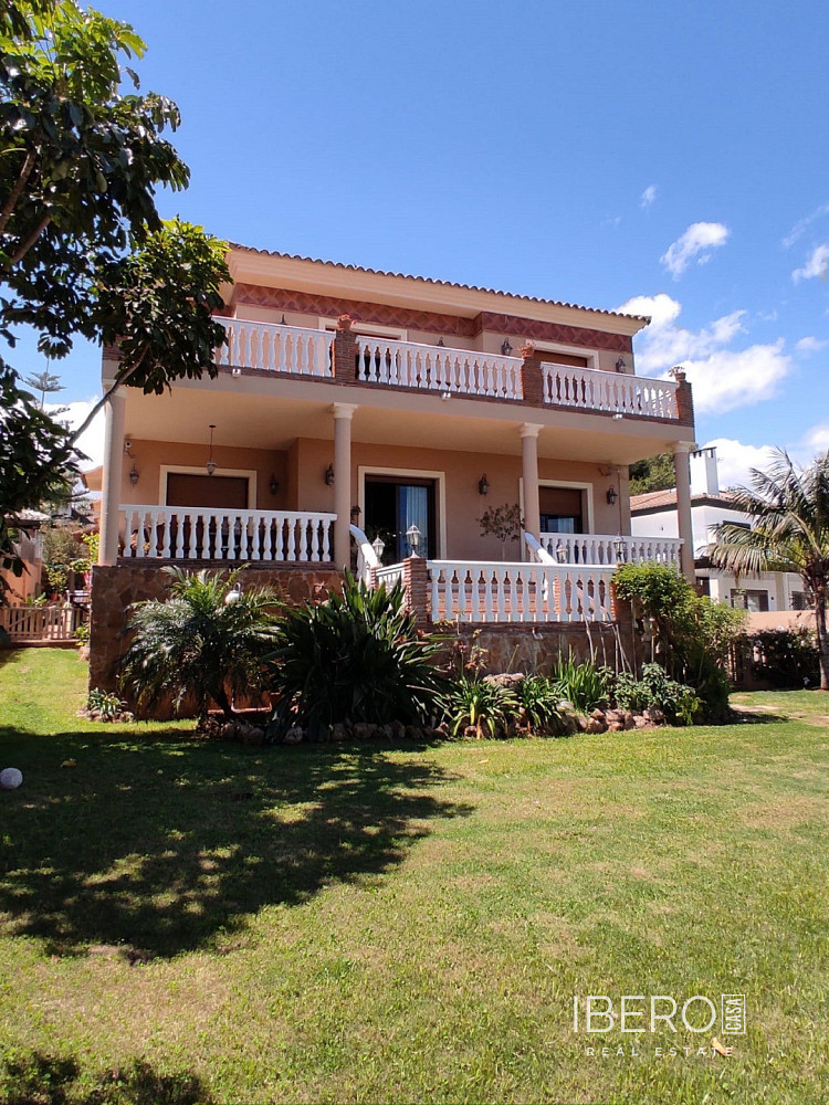 Prodej domu 520 m² s pozemkem 1 027 m²