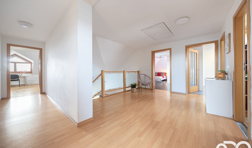 Prodej domu 340 m² s pozemkem 970 m², Kosořice – náhled fotky 15
