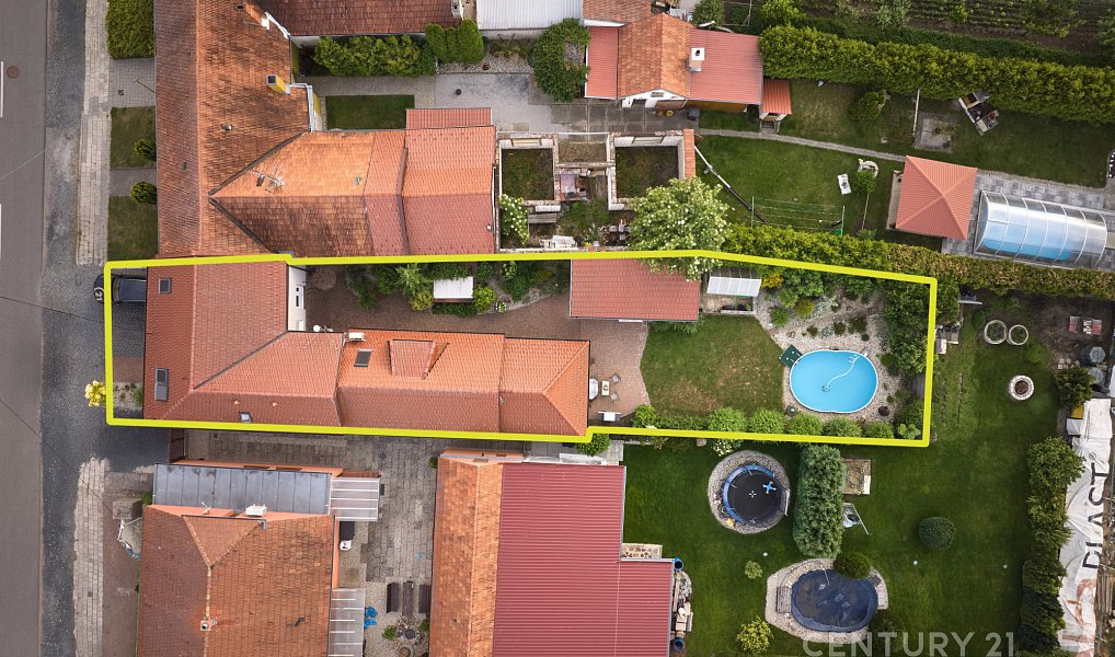 Prodej domu 260 m² s pozemkem 457 m², Ladná – náhled fotky 2