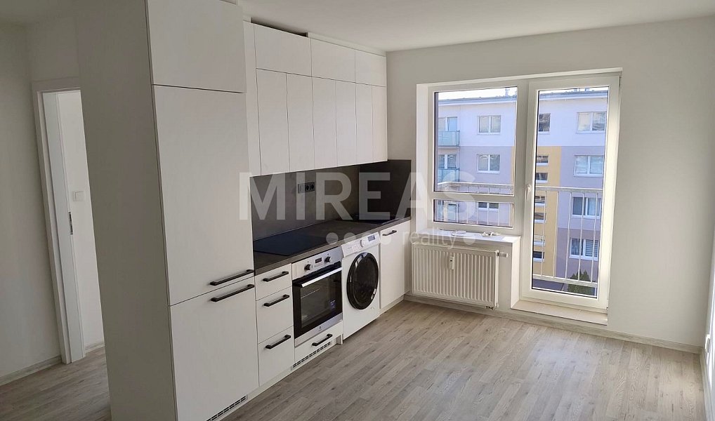 Pronájem bytu 2+kk 32 m², Milovice – náhled fotky 2