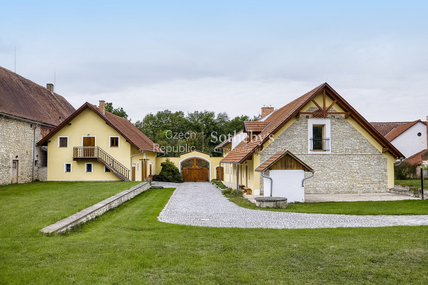 Prodej domu 350 m² s pozemkem 7 500 m²